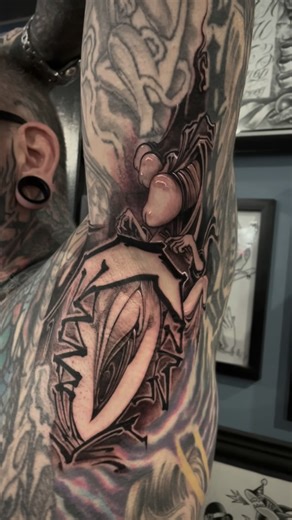 Robert Hernandez on Instagram: "Freehand pit #freehandtattoo #freehand @emarts42 @supergenius__tattoo #tattooing #armpittattoo #tattoooftheday #blackandwhitetattoo #tattooidea #tattooart #japanestattoo #tattooworld #tattoochallenge #blackandgraytattoos #seattletattoo @damon_conklin #tatuaje #tatuaż #roberthernandeztattoos"