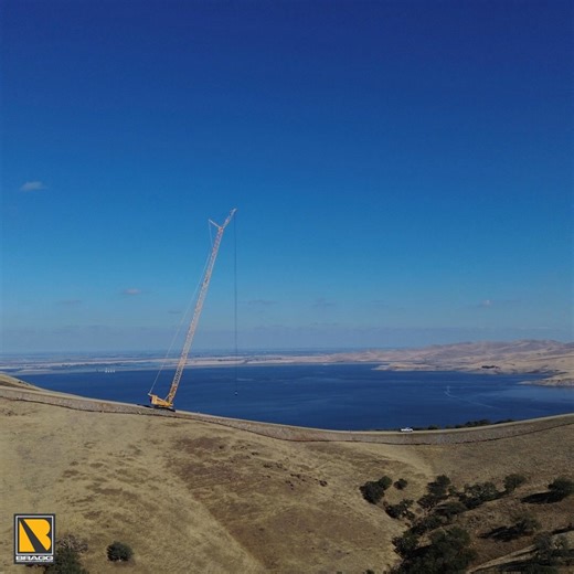 Bragg Companies: Hollister, CA - Bragg Companies continues to make progress at the Gonzaga Ridge Wind Farm, constructing 25 state-of-the-art wind turbines. From receiving each component at the Port of Stockton to transporting them to the site, our team is nearing the final phase of the project. Bragg has utilized their Goldhofer FTV850 and ADDrive for maximum stability while navigating challenging terrain with a 74.5M Blade, which happens to be the largest blade in the State of California at the