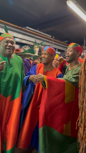 12K views · 149 reactions | Mit Positivität und inspirierenden Vibes bereitet sich die Cast von Disneys DER KÖNIG DER LÖWEN auf den letzten Tag der Woche vor ✨✨ #DerKönigDerLöwen #DerKönigDerLöwenHamburg #StageEntertaiment #TheaterlmHafen | Der König der Löwen - Das Musical | Facebook