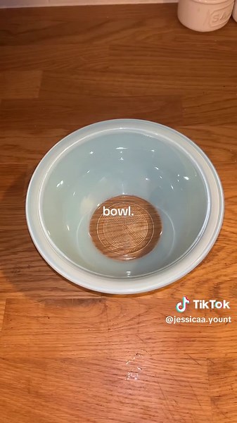 Delicious Honey Bun Cake Recipe with Easy Glaze