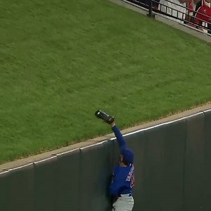 HOME RUN ROBBERY FOR THE WIN 😧 Make that 7️⃣ straight wins for the Chicago Cubs 🐻 | ESPN