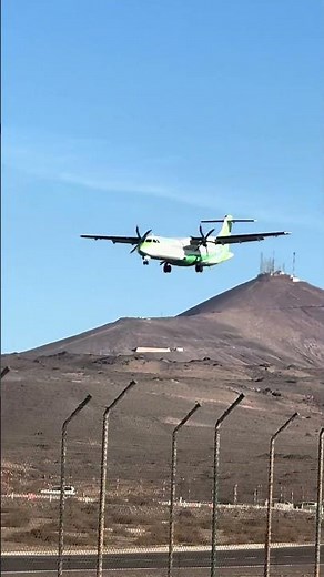 ¿Has visto esto? ATR 72-600 bajando entre montañas en Lanzarote 👀🔥