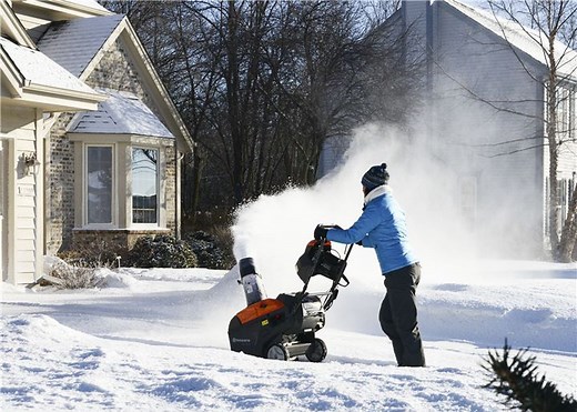 How Often to Change Oil in Snow Blower: With Tips