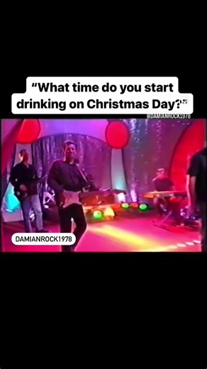 Damianrock1978 (@damianrock1978)’s video of dad with garbage bag on christmas