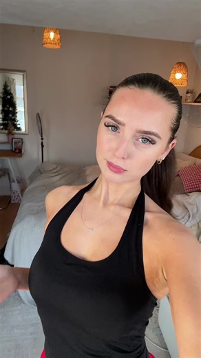 Don’t ask me to do your nails unless you are happy with a 5 hour wait 🤭