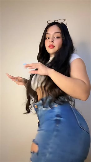 Golden hour & clean girl vibes 🌿 #CleanGirl #NaturalBeauty #ThatGirl #SoftAesthetic #GoldenHourVibes