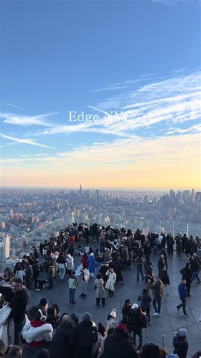 Edge NYC 夕焼けの時間から夜景の時間まで滞在しました！ 明るい時間も夜景も本当に綺麗で最高すぎました😭✨ 西半球で最も高い屋外スカイデッキ！ ニューヨークに来たら一度は絶対訪れてほしいスポットです🗽 I stayed from sunset to nighttime ✨ Both the daytime views and the night skyline were absolutely stunning 😭 Edge NYC is the highest outdoor sky deck in the Western Hemisphere! If you’re visiting New York, this is a spot you must visit at least once 🗽 #ニューヨーク #絶景 #夜景#NewYork #edge