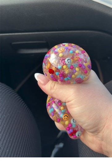 One of my favourites at the moment that helps with my anxiety! Especially when I’m in the car🌈 #sensorylight #sensoryequipment #anxiety #fidget #sen