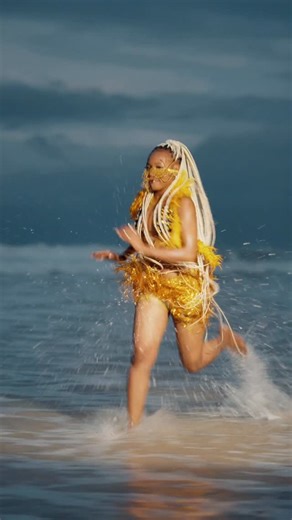 Ashurey tz on Instagram: "Smooth flow like a river if l catch Beat l dey wan panel-beat am 💃💃💃 @ayrastarr 🎶🎶 @muumiles 🎥"