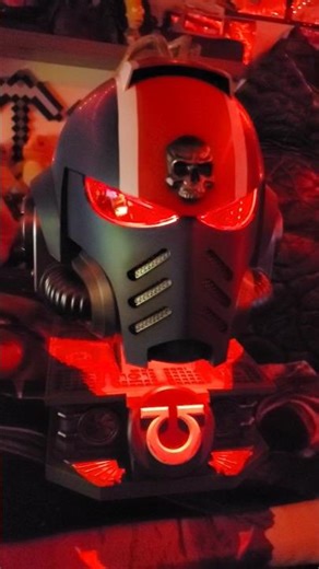 Unboxing the JoyToy Warhammer 40k Ultramarines Lieutenant Titus' MKX Helmet & Display Stand