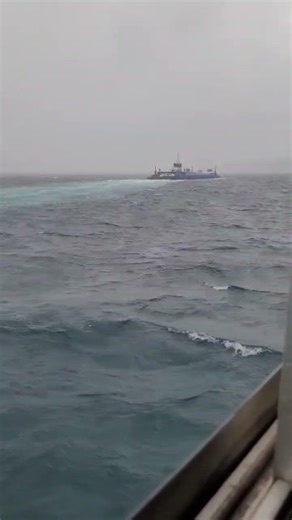 Travessia de balsa com tempo virado em Ilhabela-SP 19/01/2026