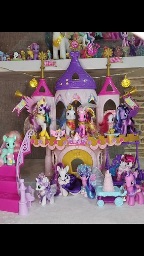 Unpacking My Little Pony Wedding Castle