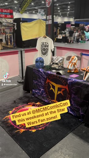 @MCM Comic Con #mandalorian #mandaloriancosplay #lucasfilm #themandalorian #mando #starwars #starwarscosplay #mandalorianarmour #mandalorianarmor #cosplay #cosplayarmor #boba #bobafett #imperialoutlanders #lego #clonewars #disneycosplay #thisistheway #mandalorianhelmet #kemiraclan #mandalorianprotectors