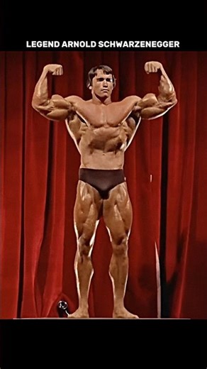 FATHER OF BODYBUILDER 🤯 ARNOLD POSE #arnoldschwarzenegger #viral #shorts #edit