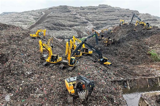 Several dead after massive avalanche of garbage collapses at landfill
