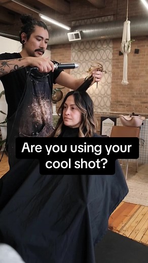 You using your cool shot homie? #chicagohairstylist #nwihairstylist #stylinghacks #hairhack #beautyhacks