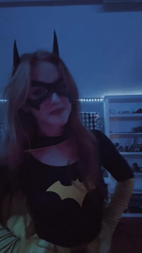 Look up in the sky, its Batgirl 🦇 #batgirl #dc #cosplay #barbaragordon
