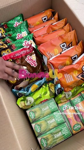 Still our best seller! Fully customisable, convenient, affordable and delivered nationwide 🌸 #packingorders #snackhampers #hampers #southafricanbusiness #BundleUp