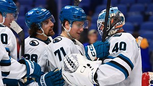 Sharks score 4 in 3rd, pull away from Sabres