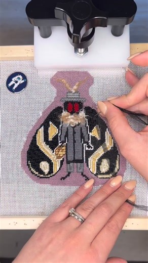 Fire and Iris Designs Needlepoint on Instagram: "Stretcher bars or stitching in hand? Honestly, both have their magic🪡✨ Stretcher bars keep your canvas taut and tension even — no warping, no surprises when you’re done. They’re especially great for larger pieces or intricate work where consistency matters. Stretcher bars also allow you to use a stand - less hand cramping from holding your canvas, and great for two hand stitching (a personal favorite!) Stitching in hand, though? Pure comfort. You