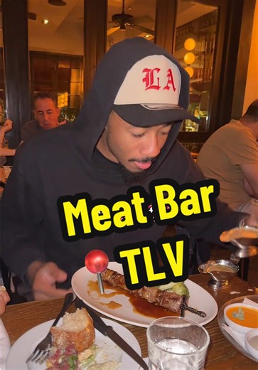 I love meat bar!!! This specific location in Tel Aviv was really good!!! They had a very nice dinner special going and the vibes were amazing !!! 10/10!!! #overseas #basketball #lifestyle #viral #foodies