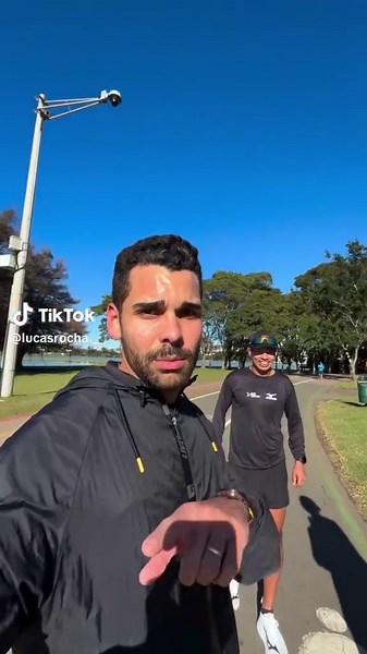 treino de hoje foi pra testar o coração 🥵 voltando aos poucos, em breve estaremos correndo melhor 🏃🏻‍♂️ valeu pela parceria, papai @Cristiano Ribeiro #corrida #corridaderua