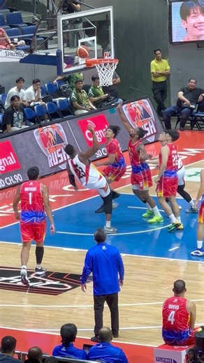 Agile big men Perkins and Adams! #PBAAngatAngLaban #PBAS59GovsCupPHXvsSMB | PBA