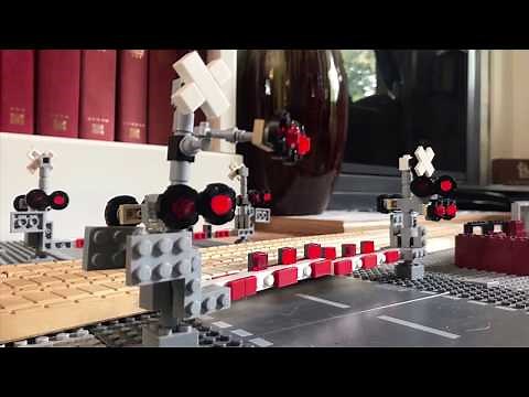 LEGO Quad Gate Railroad Crossing (Springfield Sub Style)