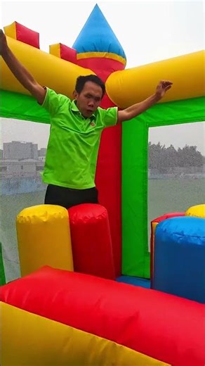 This inflatable castle is amazing! #awesome #inflatablecastle #bouncycastle #funny