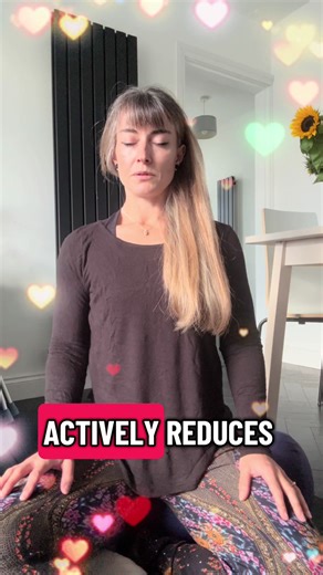 👊🏼 Busting stress & anxiety with a regular bit of chanting in yoga practice. You don’t always get chanting in a “regular” yoga class. If you want to build long term calm and resilience into your body & mind, it’s a perfect addition. There are A LOT of things to go at with mantra, but it doesn’t need to be complicated. Hit me up if you want to dive in, but your nervous system will thank you tremendously for just starting with a few oms 🙏🏼🕉️ #yoga #chanting #om #anxiety #stress