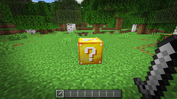 This faction server has lucky blocks? | Minecraft Bedrock