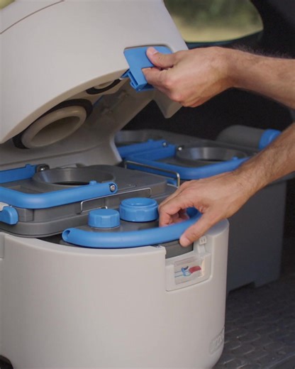 Introducing the Joolca GottaGo! The only camping toilet for number 1s, 2s AND 3s! 🚽😯 Separating solids from liquids, the Joolca GottaGo portable toilet gives you all the options—chemical, bag or composting. It’s airtight, leakproof and doesn’t fill up the solids tank with urine and flush water which means much milder smells! 🌼 It also lets you use a bag when there are no dump points. Simply bag and bin in a regular waste bin without ever having to see the contents. 🙅‍♀️ Lastly, it’s a whole 