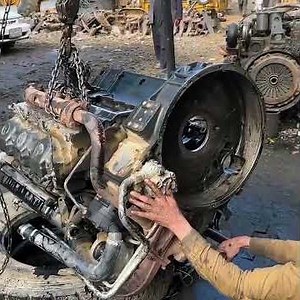 Pure Skill: Restoring a Massive Mercedes Truck Engine Using ONLY Basic Tools