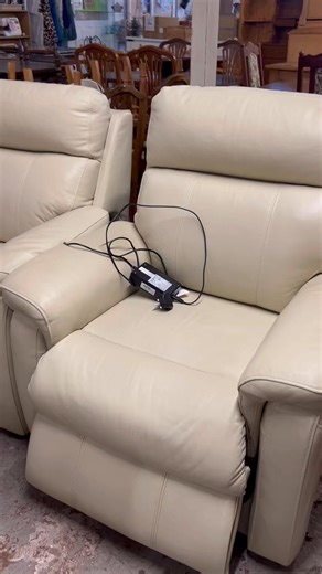 9.8K views · 21 reactions | Full electric cream leather reclining set with 3 seater sofa and 2 comfy armchairs!! set for just £200! | Monmouthshire upcycle | Facebook