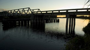 Fort Denaud bridge to close Saturday ahead of Hurricane Irma, blocking large boats from Lake O to the Gulf