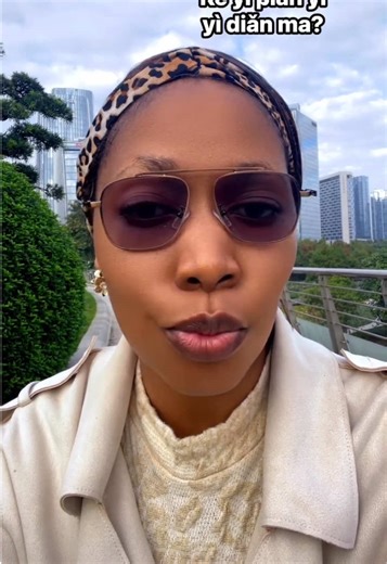 Chinese Word of the Day ☺️: kě yǐ pián yi yì diǎn ma?. Which means: “Can you make it cheaper?” kě yǐ → can you / is it possible pián yi → cheaper yì diǎn → a little ma → question word Pronunciation Guide 😂: Kuh-yee pien-yi ee-dyen ma