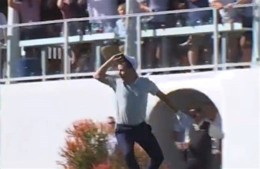 Emiliano Grillo slam-dunk aces (!) par-3 16th at WM Phoenix Open