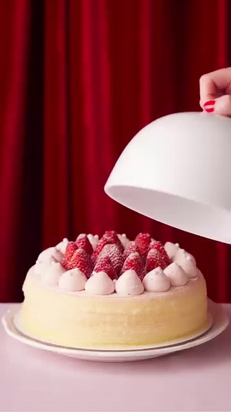 6.5K views · 46 reactions | 猜猜看今年的母親節蛋糕是什麼口味？ 詳細預購資訊明日公布！ | Lady M Taiwan | Facebook