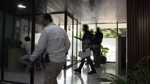 En avenida Río Nilo, en la colonia La Paz, en Guadalajara en una plaza comercial la financiera automotriz “Finvia” fue cateada se detectó que una víctima pago 30 mil pesos de enganche para la adquisición de una camioneta Tacoma modelo 2016 tras haber pagado pero la unidad no