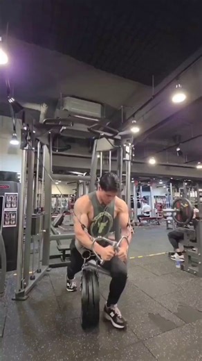Imagine attaching a dip belt to your waist with 135 lbs dangling from it in order to do Standing Cable Flys and almost dying a result when all you had to do was…PULL A BENCH OVER and do SEATED Cable Flys insteadLegitimately INSANE tbh