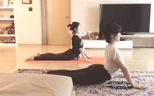 【IU】练瑜伽视频