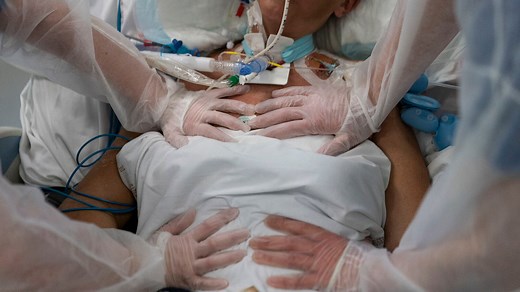 Doctor sounds alarm bells about expansive use of Ventilators during Covid