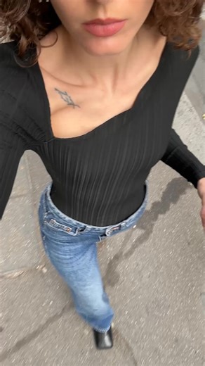 3.6K views · 23 reactions | Selfie mode ON  Walking, dancing, glowing — Lola in her NOO era. #nooparis #iconicbodys | NOO | Facebook