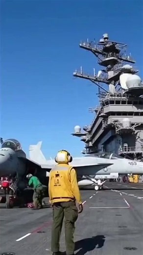 🚨BIG BREAKING: Confirm by Israel...🇺🇸🇮🇷According to the latest reports, the USS Abraham Lincoln was hit in a devastating attack, with reports claiming that nearly 200 soldiers were killed in the strike. The incident has sparked major shock and concern.