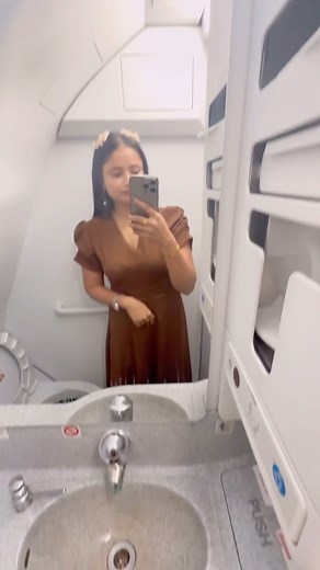 Aeroplane ✈️ washroom tour / Flight Washroom / how to use aeroplane washroom