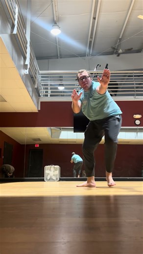 Push! Move a mountain with this firm and EXPLOSIVE technique. #sumo #japanesesport #exercise