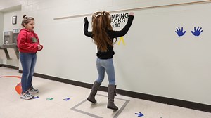 Video: Students take brain breaks along sensory walk in hallway