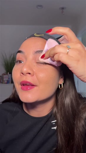 Testing a 1940s Makeup Powder Routine