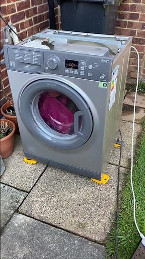 Hotpoint Smart Tech WMFUG742 washing machine || SNEAK PEAK!!: Brick wash with rollers *COMING SOON*