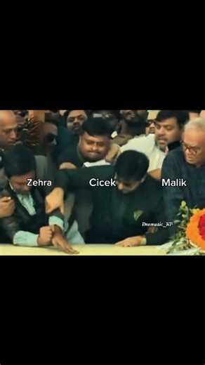 Kaberi Parisa on Instagram: "Only real Arafta fans will understand... 🤭🙂 Cicek ki entry 🤣🤣🤣 . . . #memes #funnymemes #viralreels #explore"
